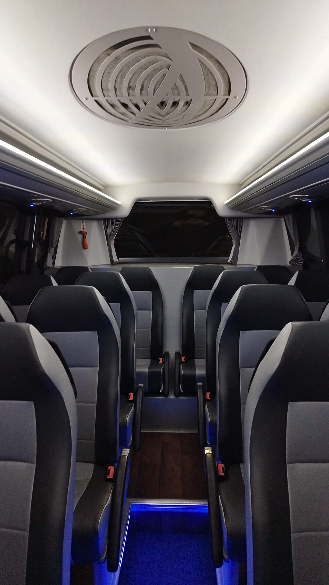 Interni del mezzo con illuminazione LED